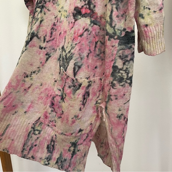 Sparrow Cherry Blossom Light Knitted V Neck Pullover - Picture 9 of 10